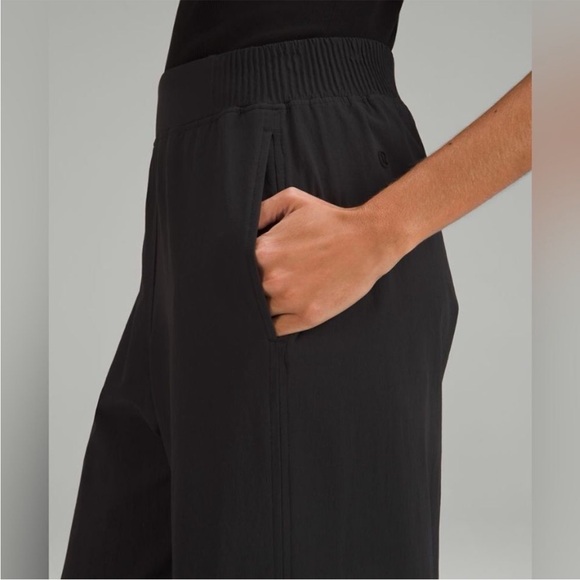 Lululemon Stretch Wide Leg Pant NWT Size S (Woven) SOLD OUT - Picture 2 of 9